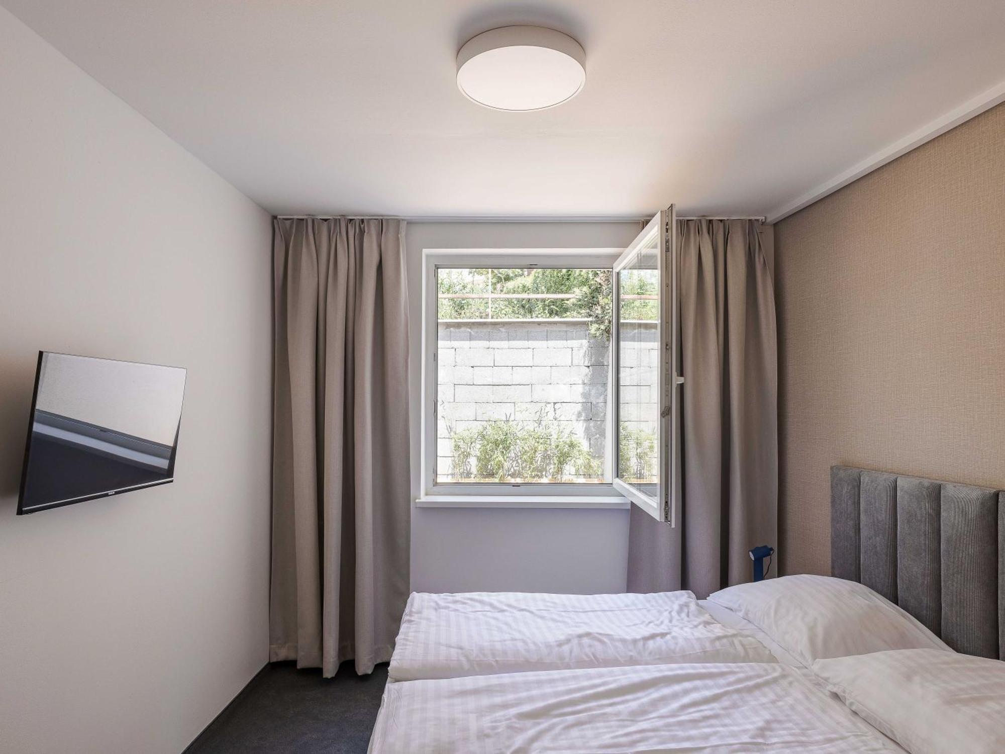 Hotel Taxis Bratislava - New Rooms Экстерьер фото
